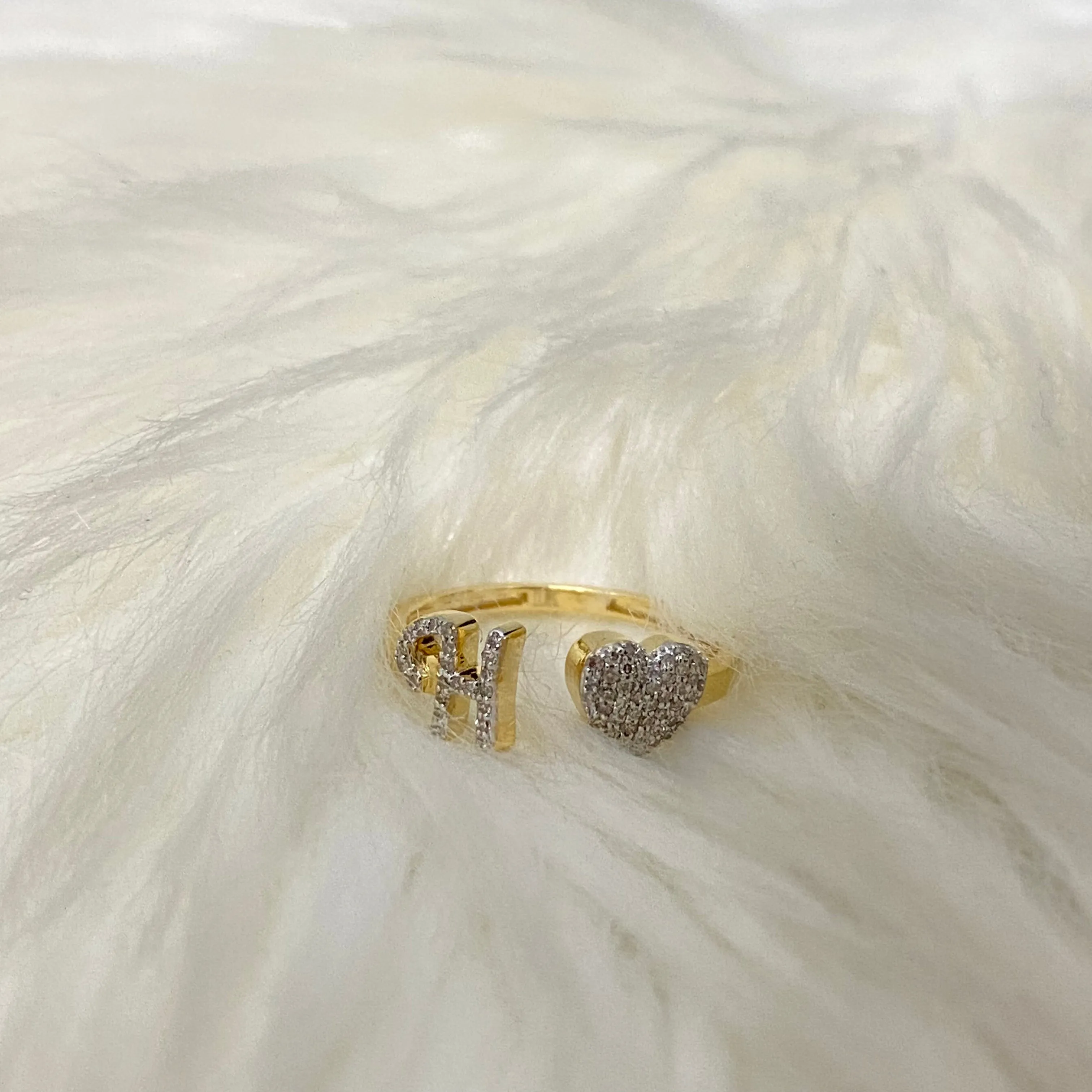 10K Yellow Gold Diamond Heart - Letter H Ring 0.18Ct Dia / 1.8gr / Size 6.5