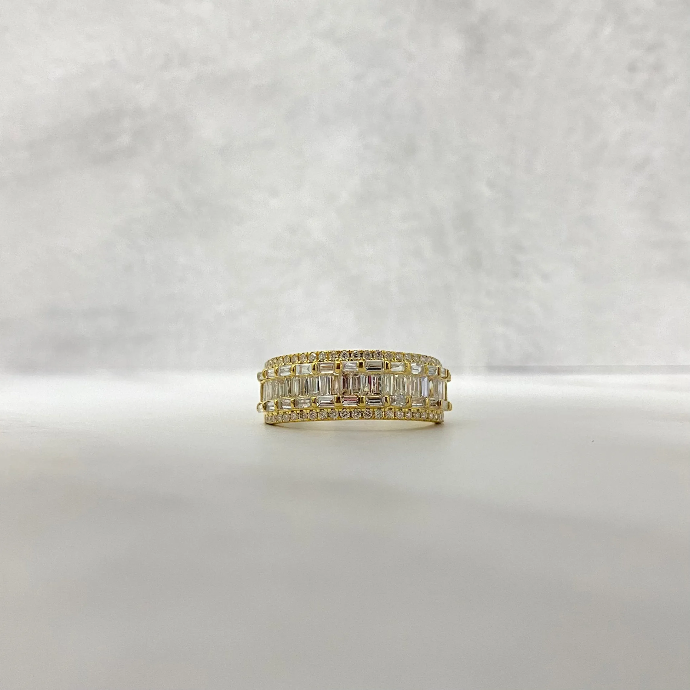 10K Yellow Gold Diamond Luxury Ring Ct Dia / 5.5gr / Size 10.5