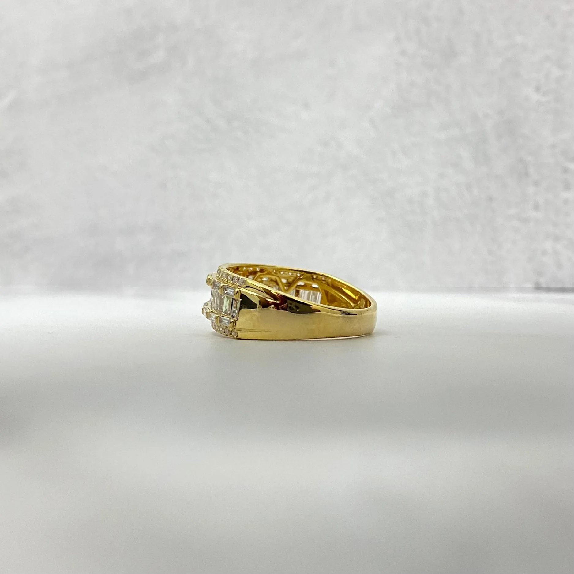 10K Yellow Gold Diamond Luxury Ring Ct Dia / 5.5gr / Size 10.5