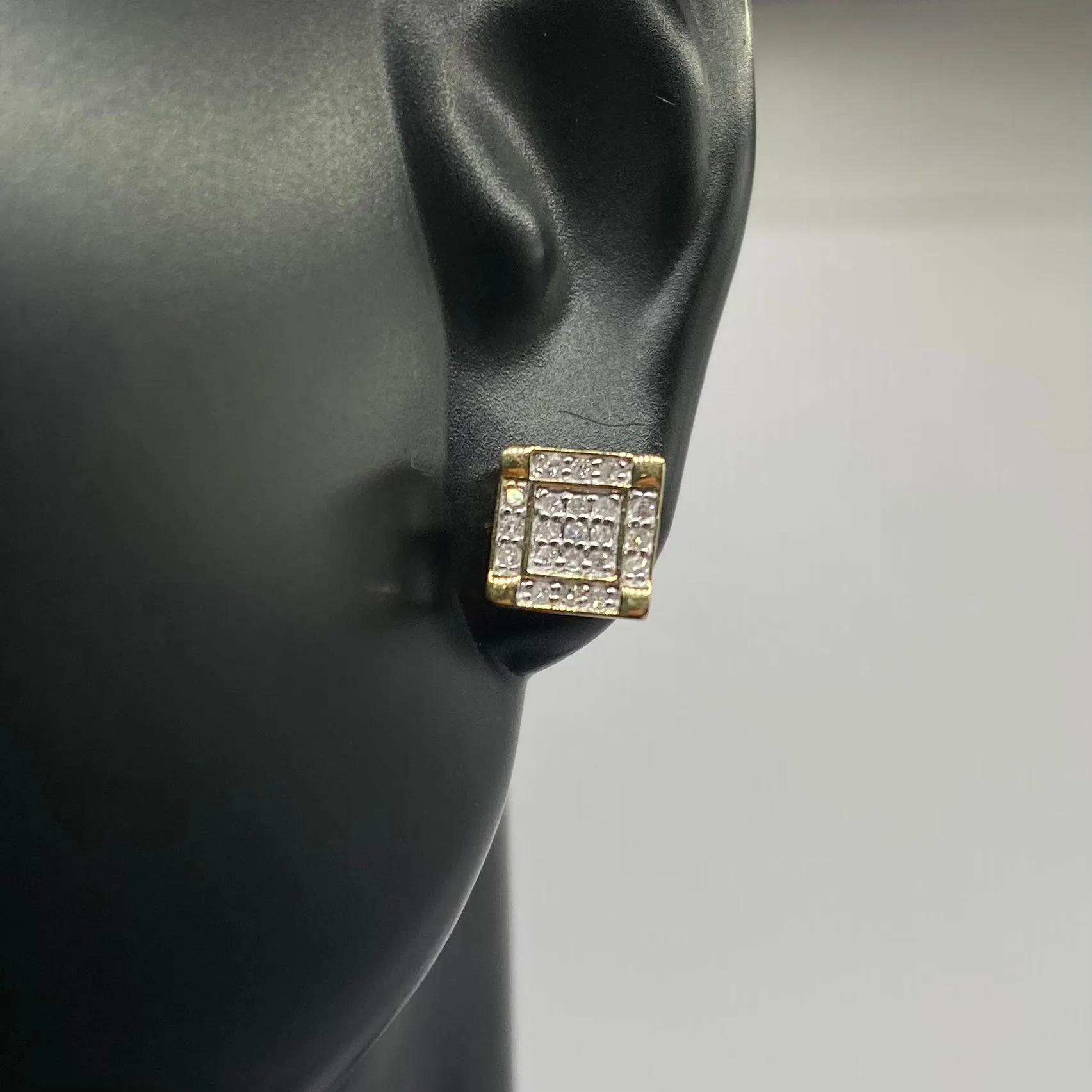 10K Yellow Gold Diamond Square Stud Earrings 0.23Ct / 1gr