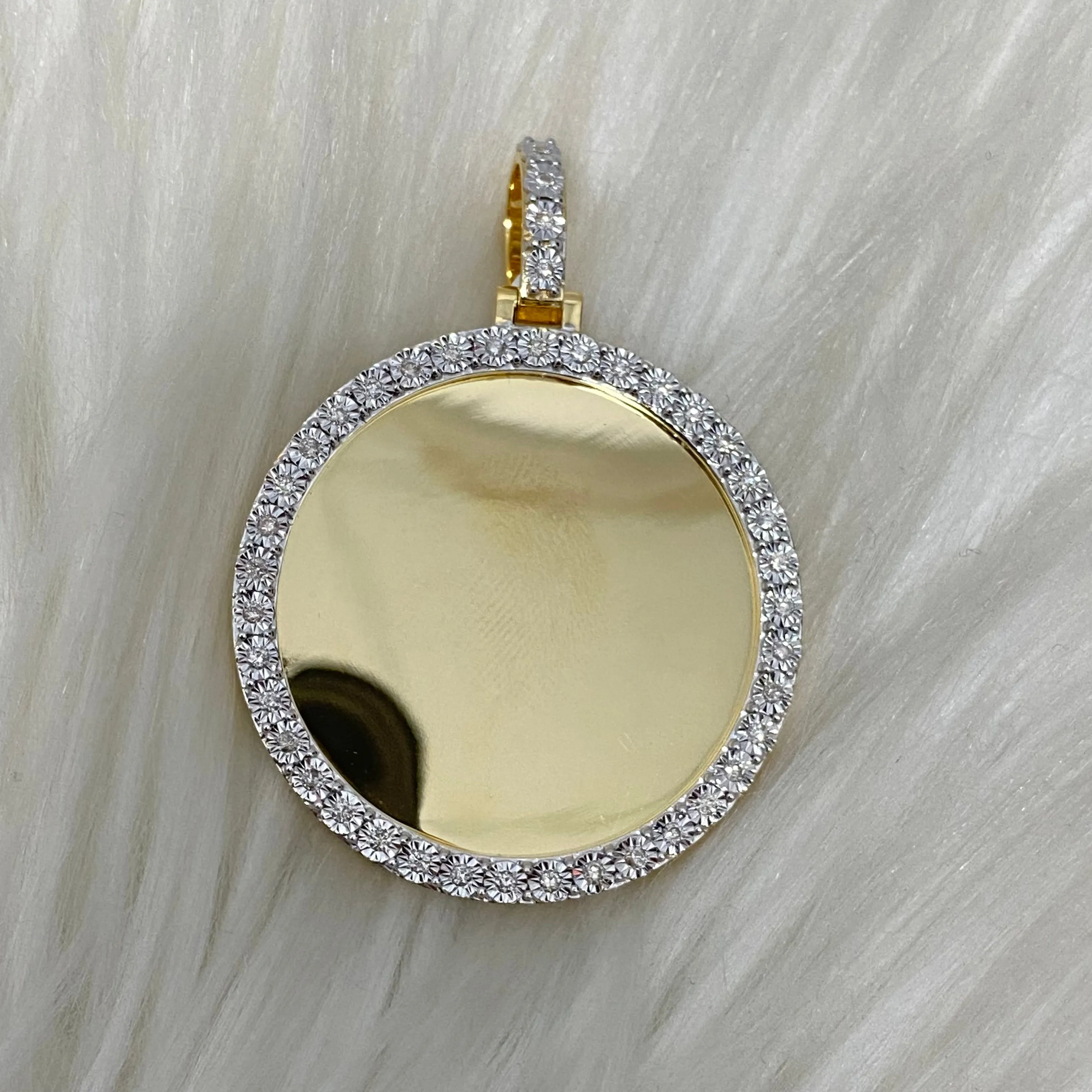 10K Yellow Gold Memorial Pendant 0.49Ct Dia / 9.6gr / 1.5 - 2in