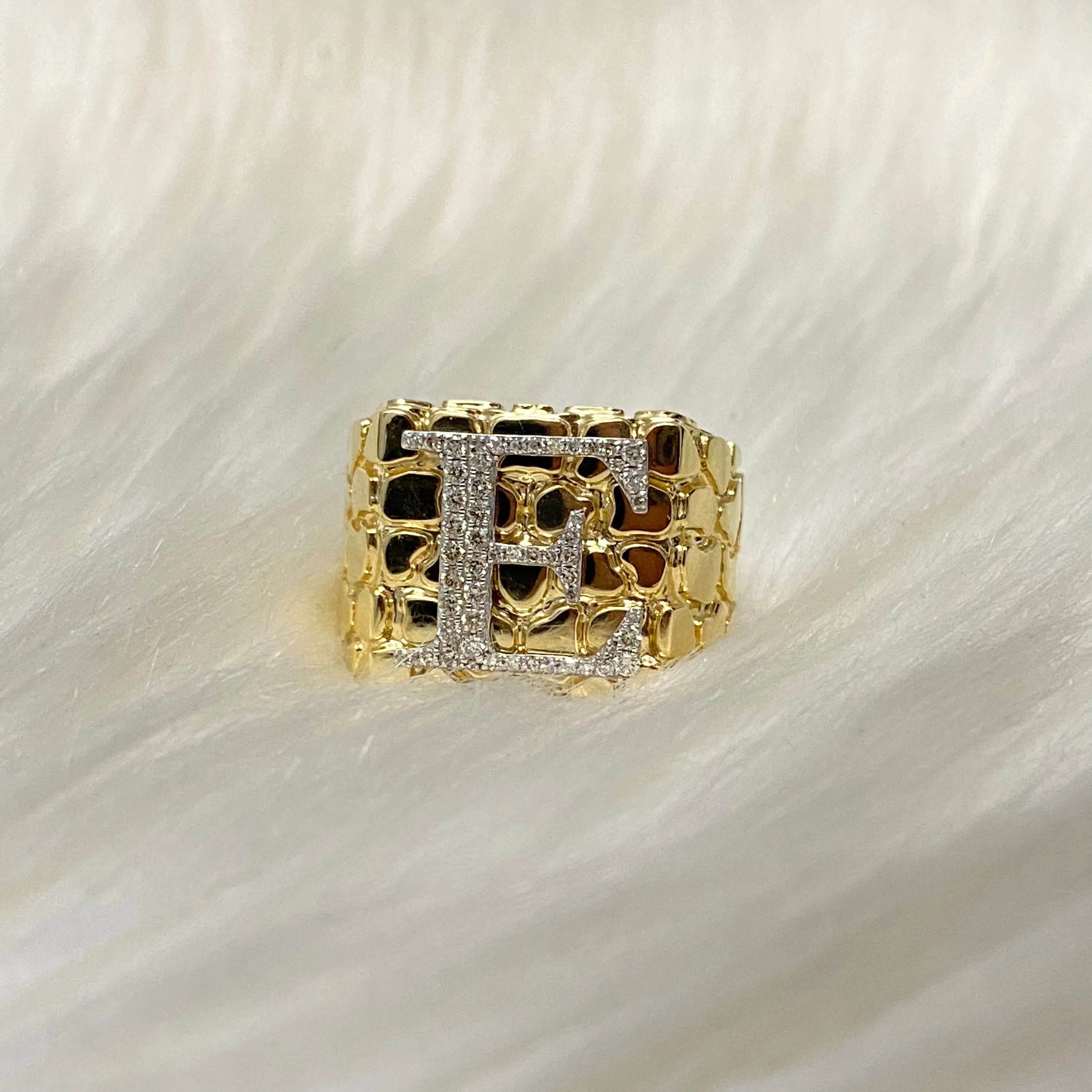 10K Yellow Gold Nugget Letter E Ring 0.45Ct Dia / 13.1gr / Size 11