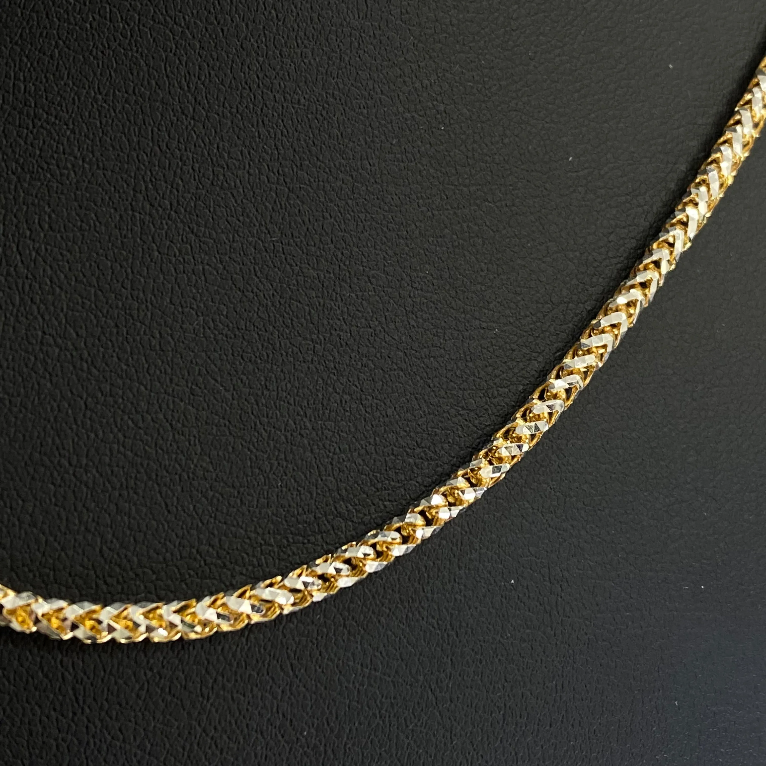 10K Yellow Gold Snake Link Diamond Cut Chain / 15.9gr / 2.5mm / 20in