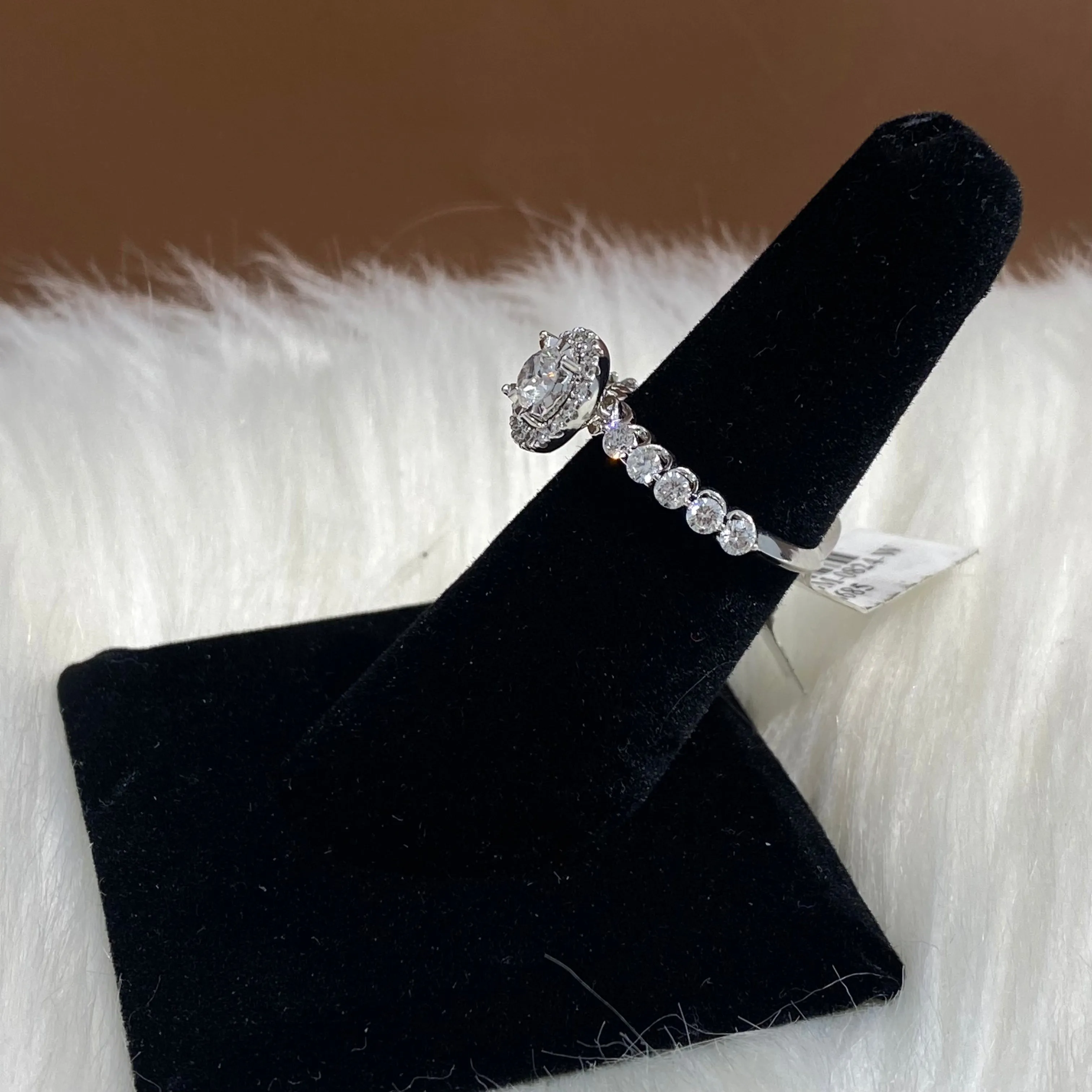 14K White Gold Diamond Luxury Engagement Ring 1.59Ct Dia / 3.1gr / Size 6