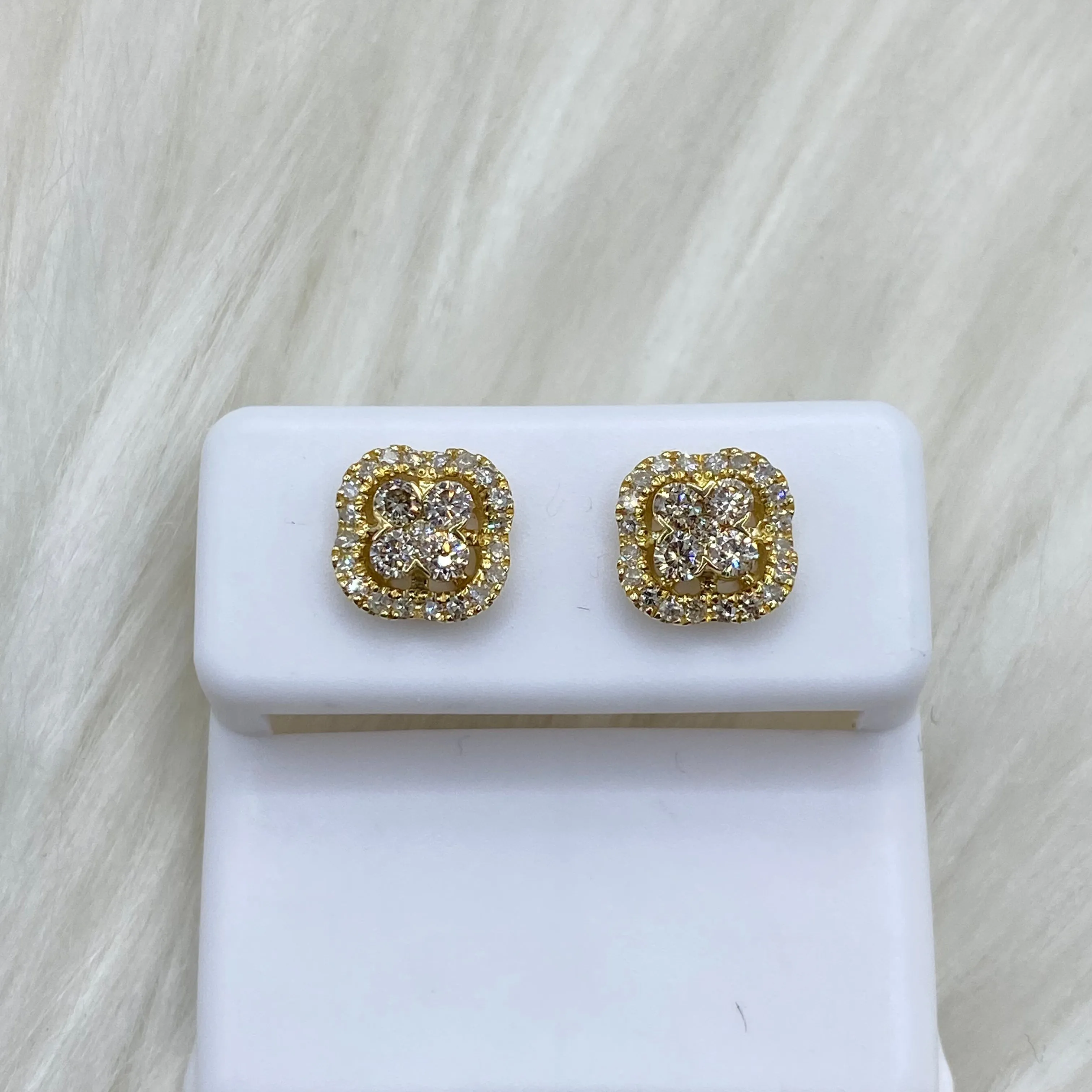 14K Yellow Gold Diamond Flower Stud Earrings 0.67Ct Dia / 2.6gr