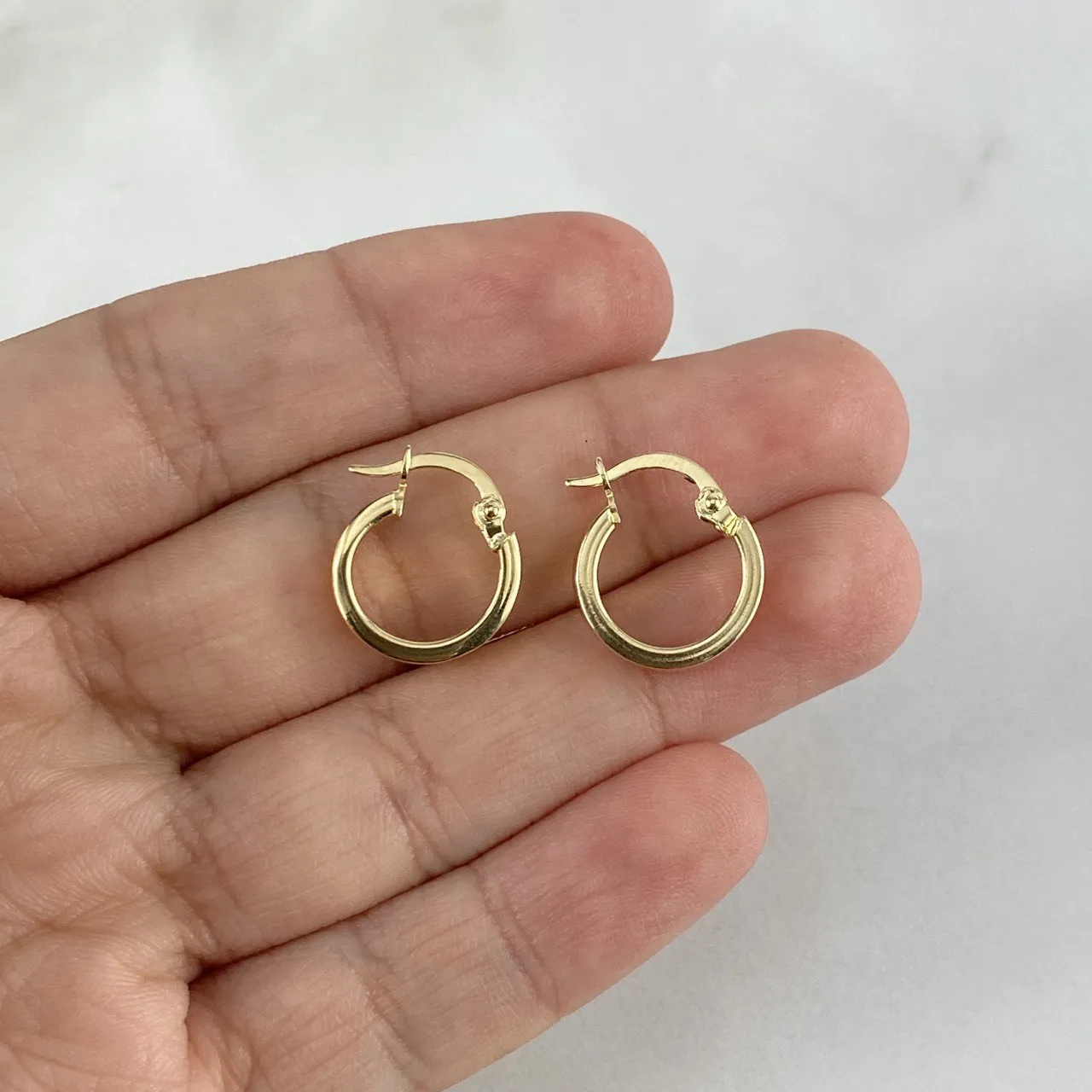 18K Yellow Gold Diani Smooth Hoop Earrings 1.25gr / 0.55in