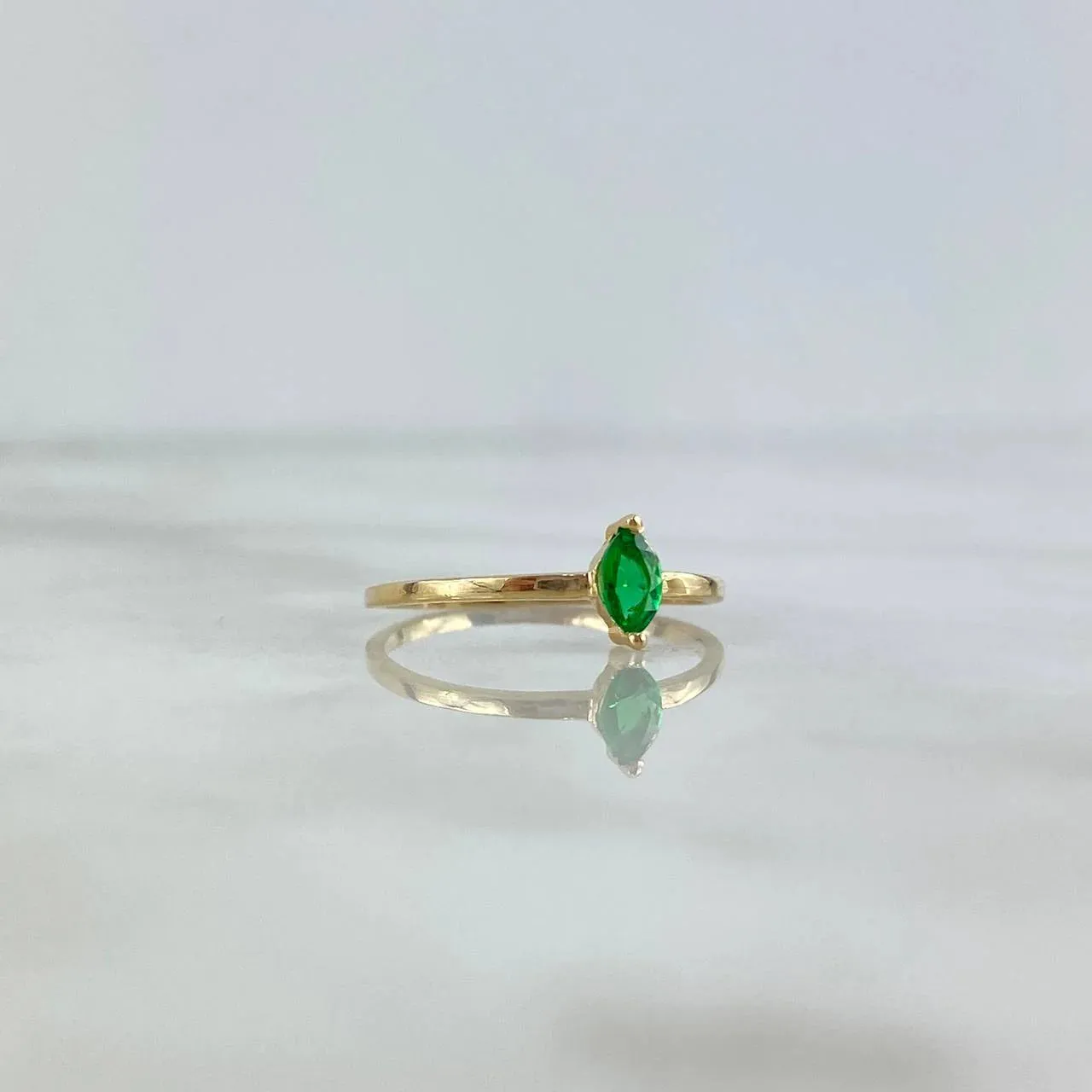 18K Yellow Gold Emerald Ring / 0.9gr / Size 8