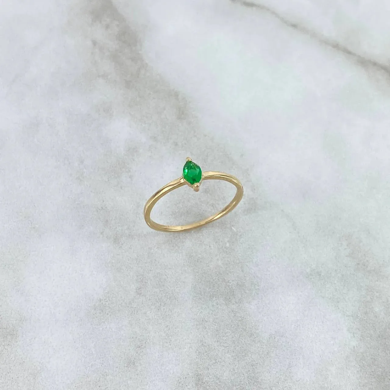 18K Yellow Gold Emerald Ring / 0.9gr / Size 8