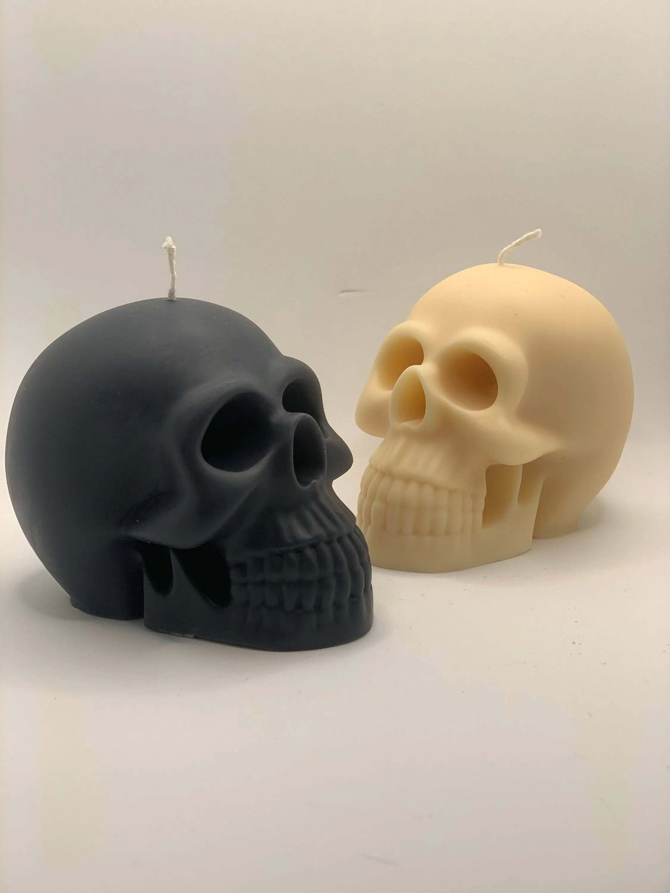 Skull Soy Wax  Candle,  Gothic Skull Candle, Unique Design, Spooky Halloween Decor, Dark Aesthetic Home Accessory, Alternative Candle Gift, Creepy Wax Sculpture, Unusual Home Decor, Gothic Gift Idea, Intricate Skull Detail, Handcrafted Candle Art