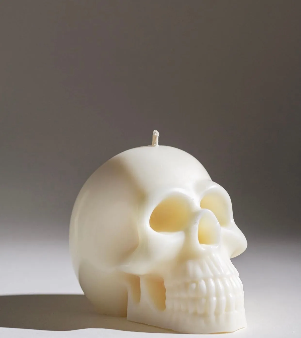 Skull Soy Wax  Candle,  Gothic Skull Candle, Unique Design, Spooky Halloween Decor, Dark Aesthetic Home Accessory, Alternative Candle Gift, Creepy Wax Sculpture, Unusual Home Decor, Gothic Gift Idea, Intricate Skull Detail, Handcrafted Candle Art