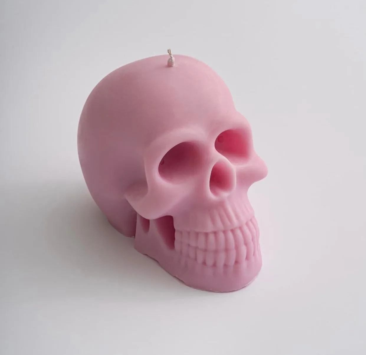 Skull Soy Wax  Candle,  Gothic Skull Candle, Unique Design, Spooky Halloween Decor, Dark Aesthetic Home Accessory, Alternative Candle Gift, Creepy Wax Sculpture, Unusual Home Decor, Gothic Gift Idea, Intricate Skull Detail, Handcrafted Candle Art