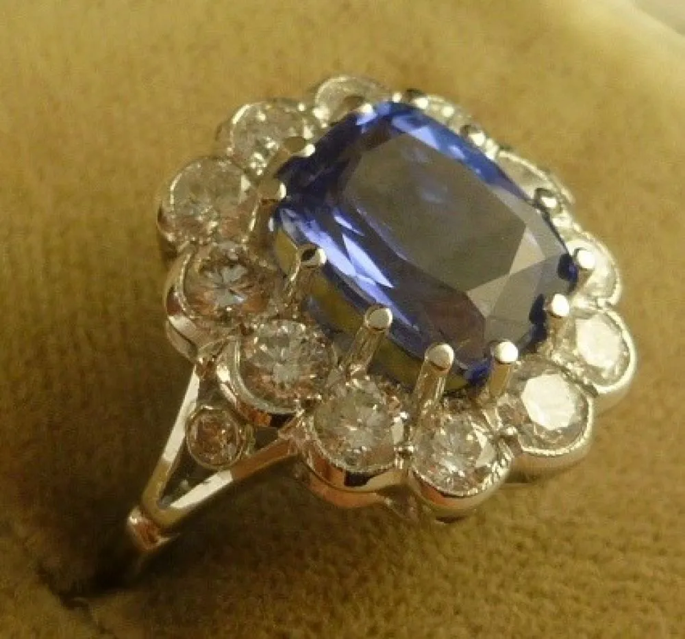 Spectacular 4Ct Tanzanite & 1.20Ct Old Cut Diamond Cluster 18Ct